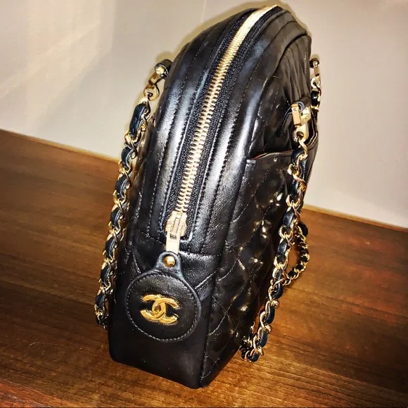 CHANEL Black Quilted Chain Shoulder Bag - Picture 4 of 8